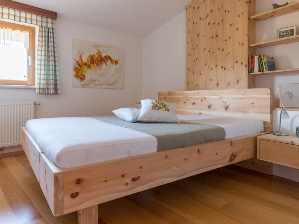 Maßgefertigtes Schlafzimmer aus Holz von Lesky.