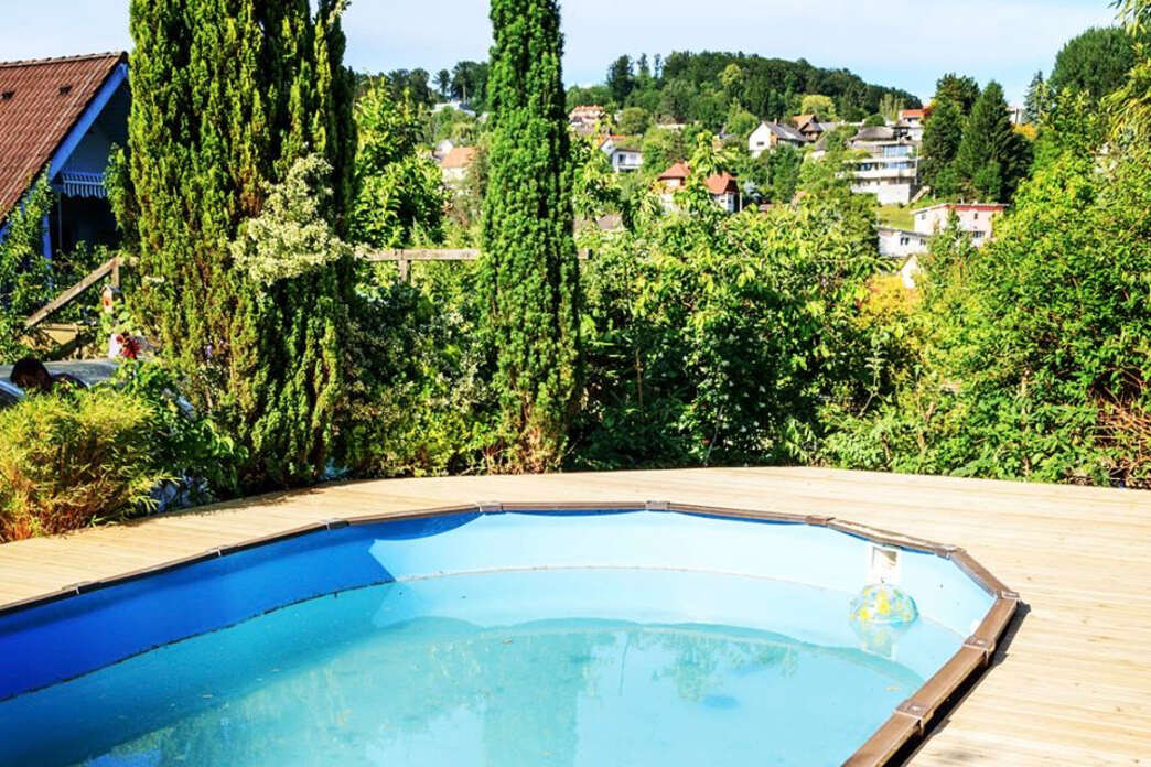 Poolumrandung von der Tischlerei Lesky