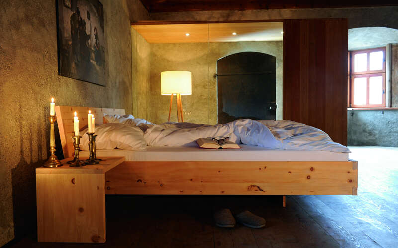 Lesky macht Möbel aus Zirbenholz.