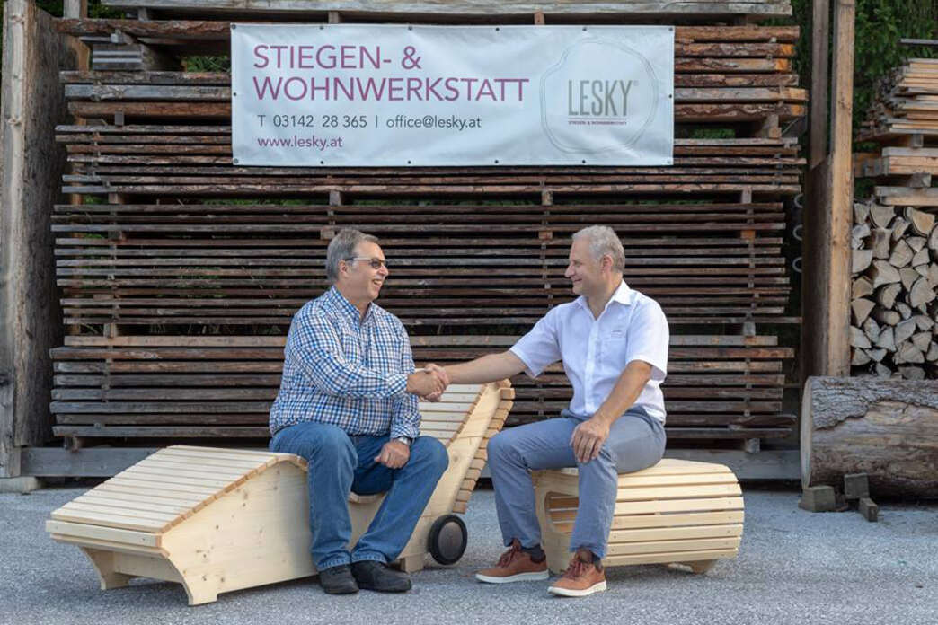 Foto des Gewinners einer Sonnenliege mit Josef Lesky