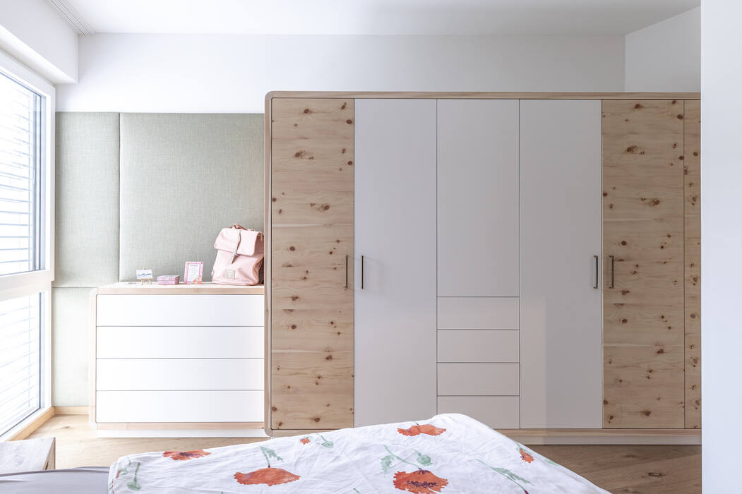 Foto von KLEIDERSCHRANK