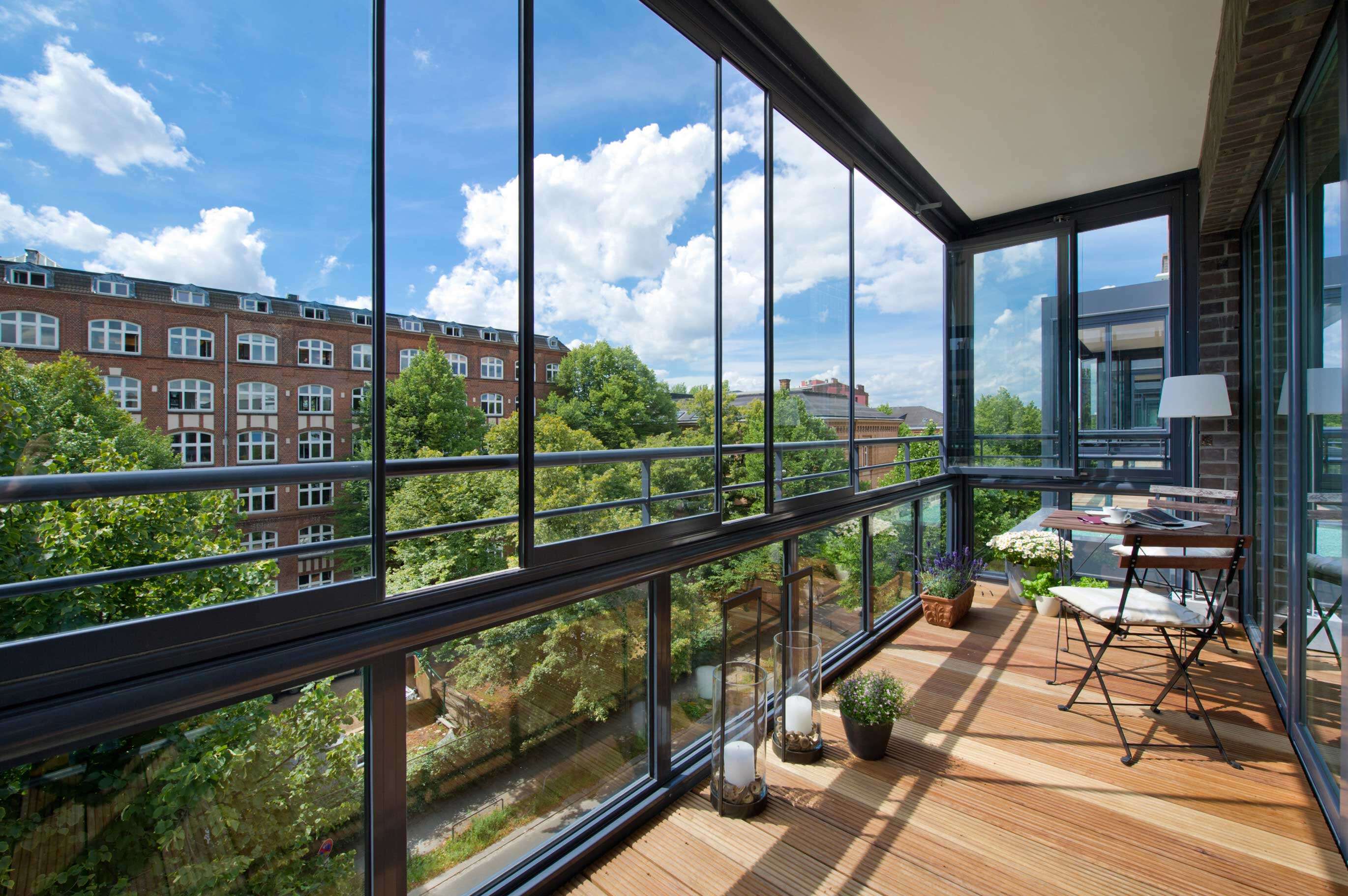 Referenzbild Terrassenüberdachungen und Balkonverglasungen von Lesky.
