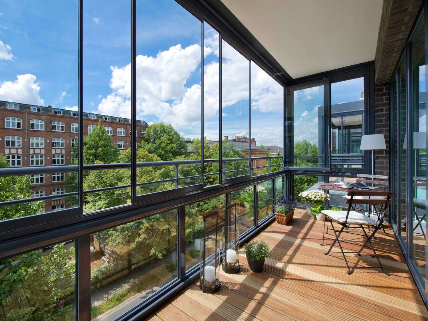 Referenzbild Terrassenüberdachungen und Balkonverglasungen von Lesky.