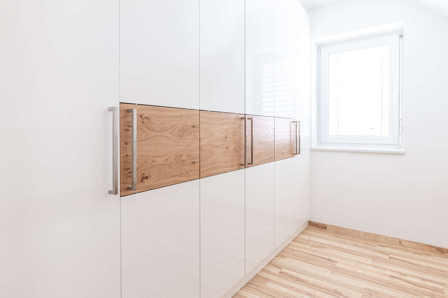 Begehbarer Kleiderschrank vom Tischler.